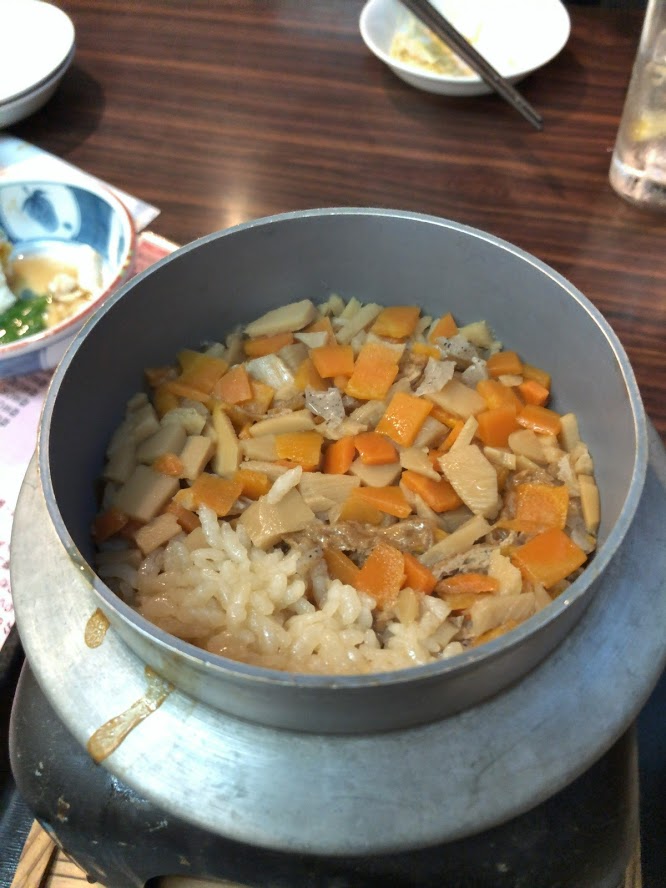 炊き立ての釜めし定食